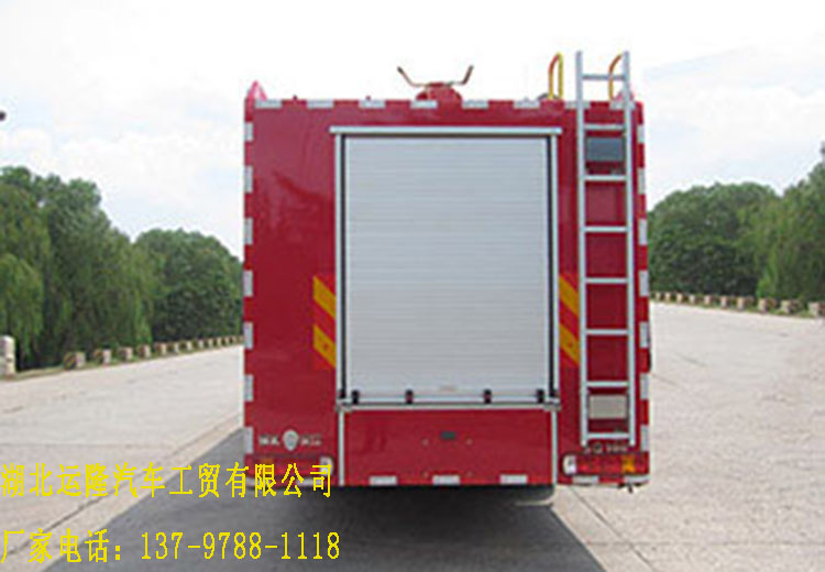 重汽16噸水罐消防車(chē)和重汽8噸泡沫消防車(chē)順利下線(圖3)